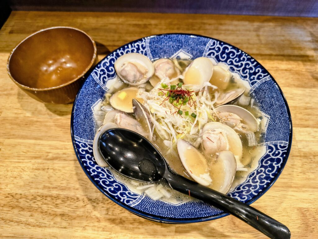 【グルメガイド】ラーメン編 大宮駅から徒歩圏内!「四代目ひのでや 大宮店」で味わう名物はまぐりラーメン